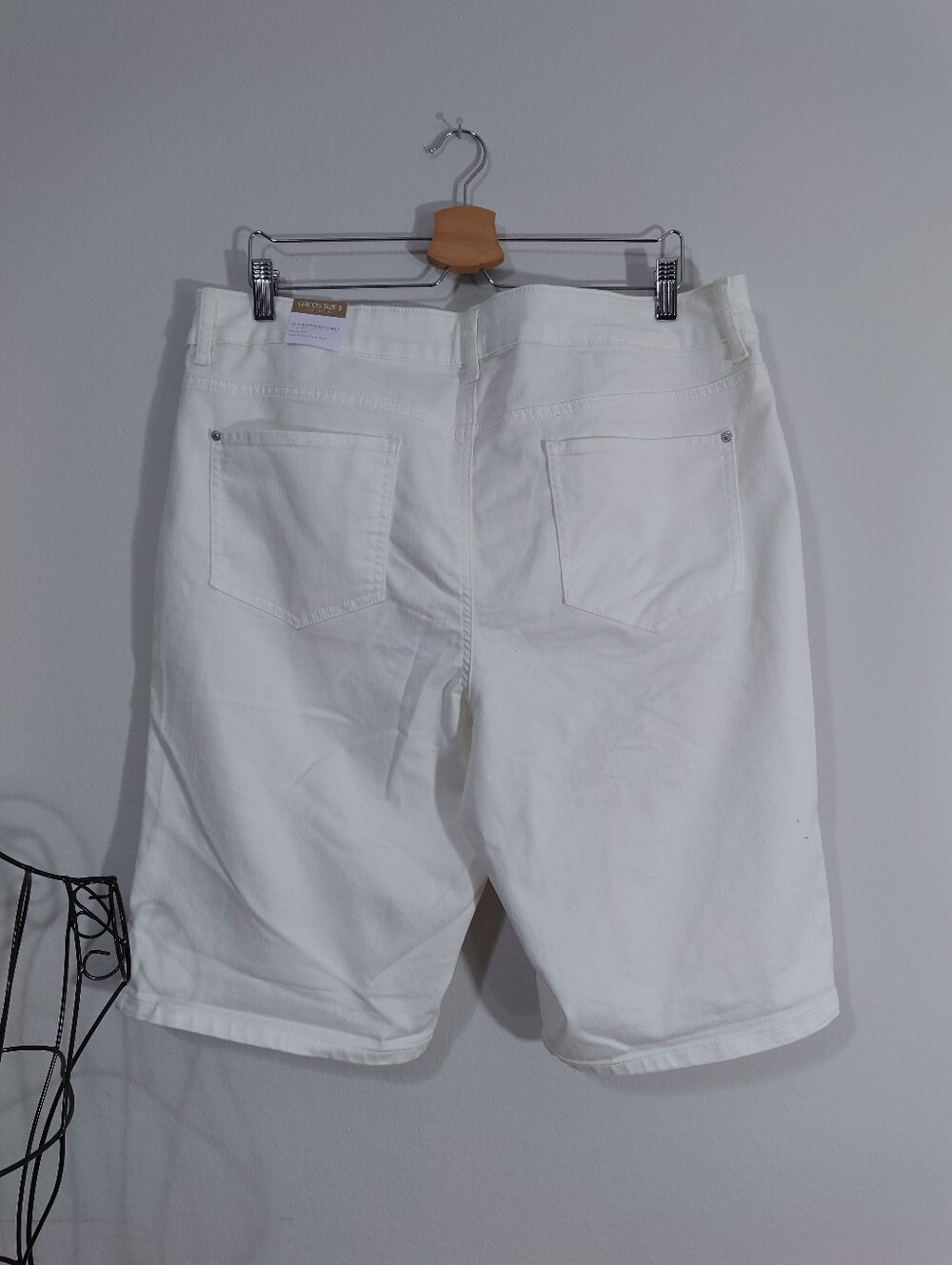 Chico’s White Denim Bermuda Shorts Women’s Size 3 / US 16 NWT Slim Boyfriend - Picture 2 of 6